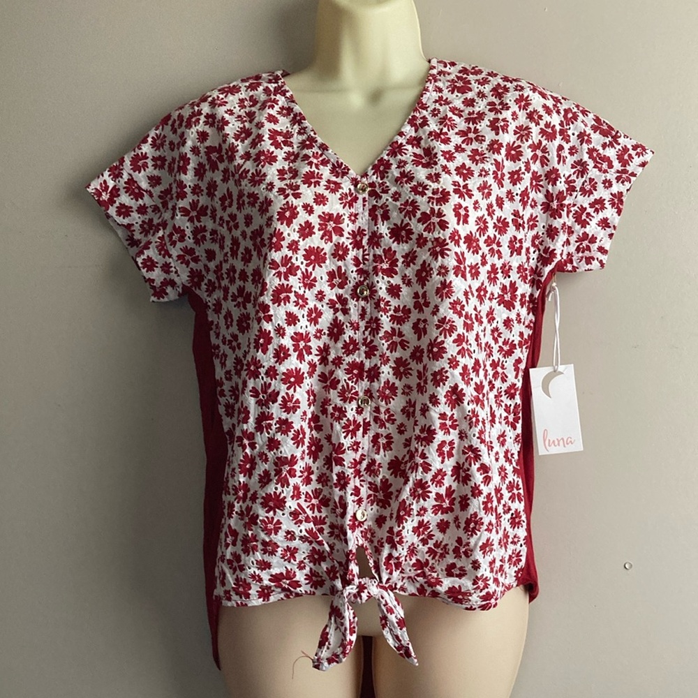 Luna eyelet top new with tags size medium.
